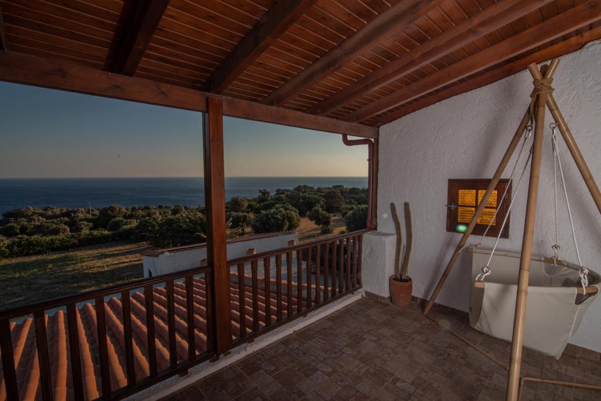 Ligres Beach - 2 Bedrooms Apartment Sea View Agia Paraskevi  エクステリア 写真